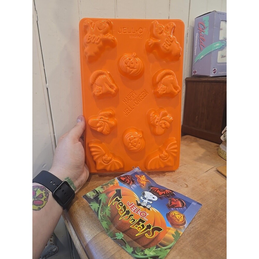 1998 NOS JELL-O Happy Halloween Jigglers Mold Jello Shots Snoopy Y2K Millennial